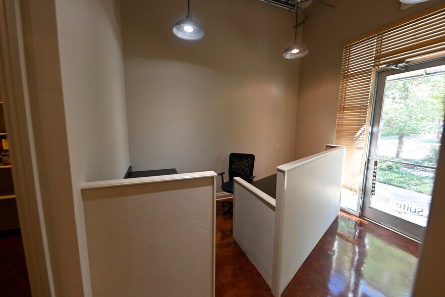 More Photos Of 242 W Sunset Rd, San Antonio Office For Lease