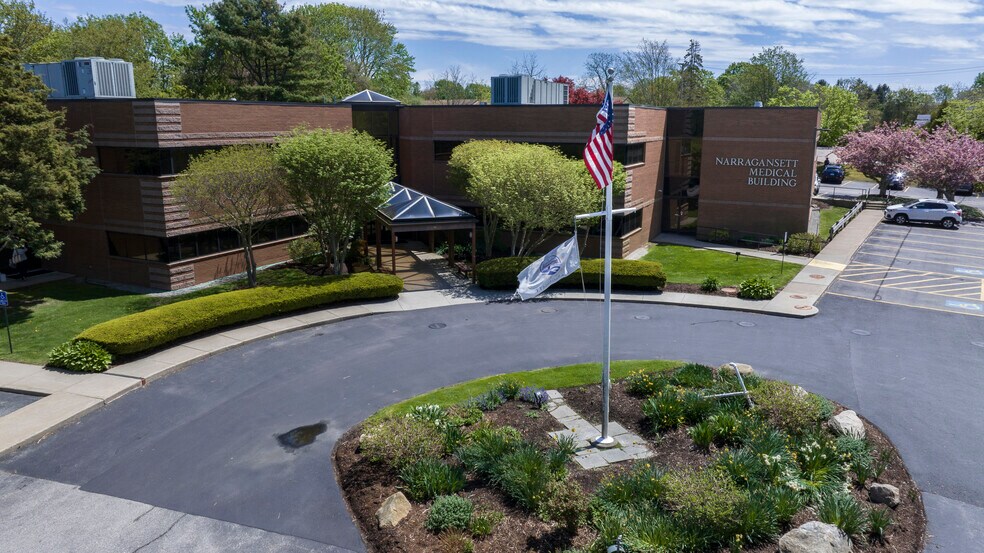 More Photos Of 360 Kingstown Rd, Narragansett Medical For Sale