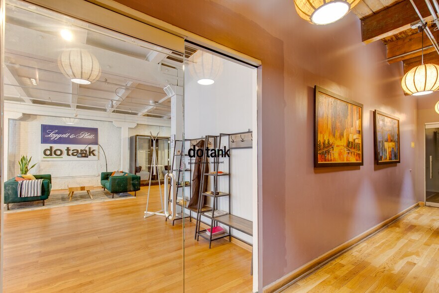 More Photos Of 9-15 W Hubbard St, Chicago Loft Creative Space For Lease