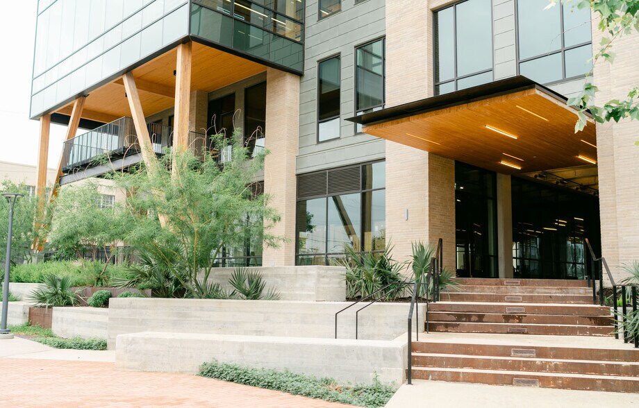 More Photos Of 711 Broadway St, San Antonio Office For Lease