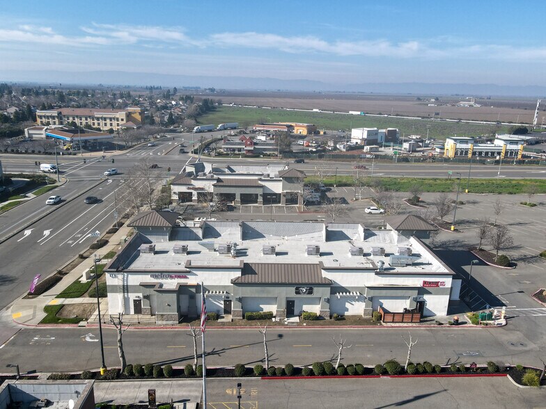 More Photos Of 115 E Dorset Dr, Dixon Freestanding For Lease