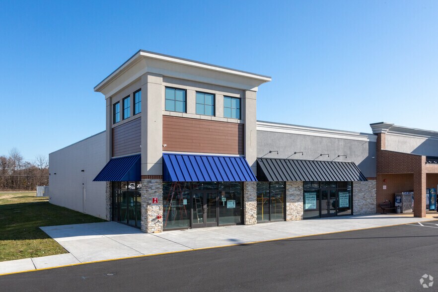 More Photos Of 500 W Main St, Middletown Unknown For Lease