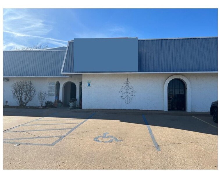 Primary Photo Of 600 S Red River Expy, Burkburnett Medical For Sale
