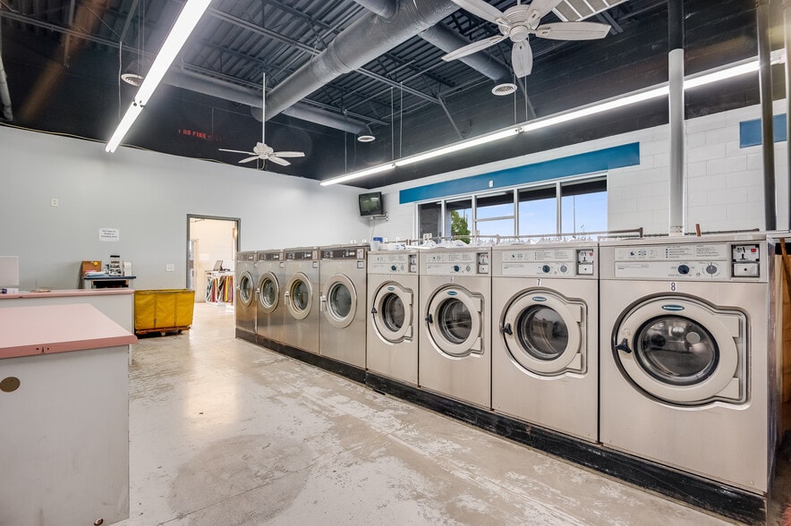 More Photos Of 4314 Henderson Dr, Jacksonville Freestanding For Sale