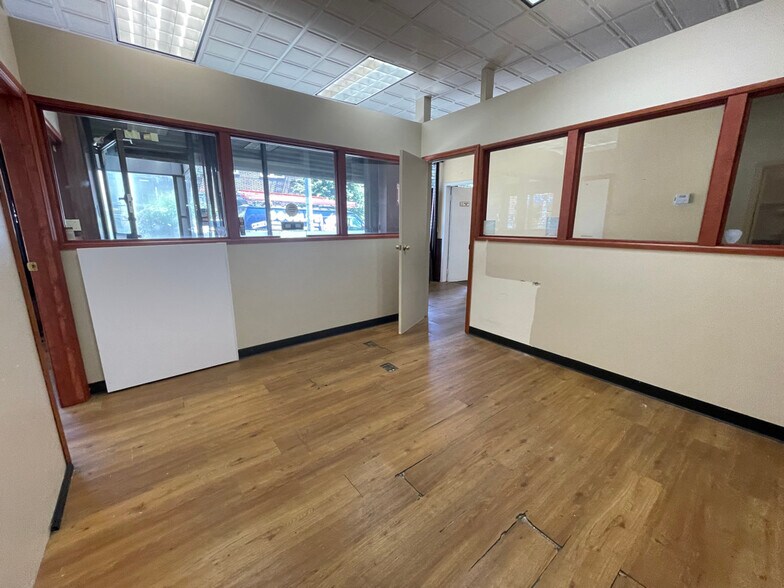 More Photos Of 4716 44th St, Woodside Storefront Retail Office For Lease