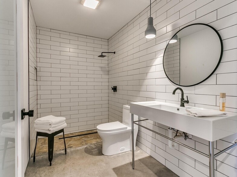 More Photos Of 711 N Douglas Ave, Oklahoma City Apartments For Sale