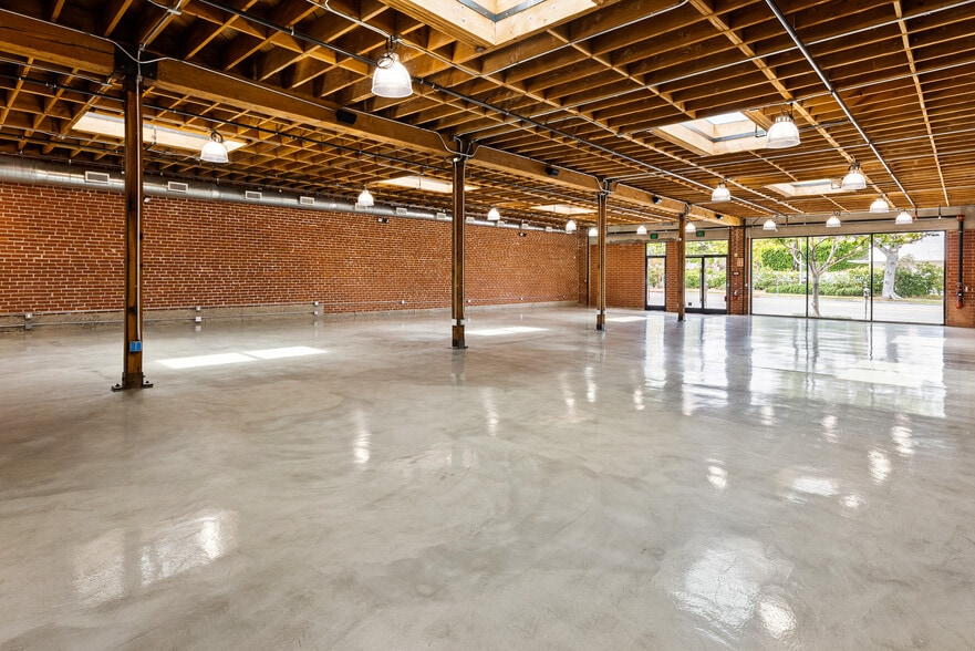 More Photos Of 9018-9022 W Olympic Blvd, Beverly Hills Storefront Retail Office For Sale