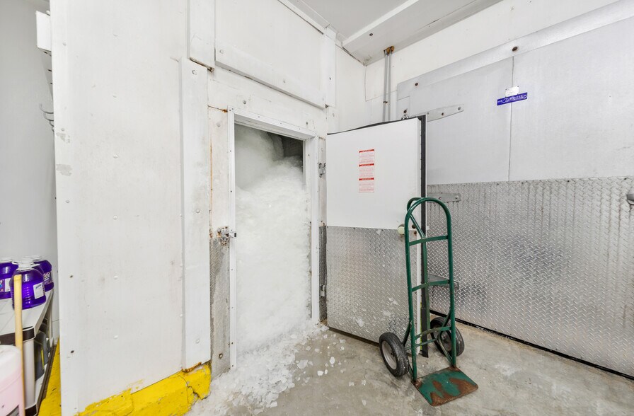 More Photos Of 7901-8195 NW 67th St, Miami Warehouse For Lease