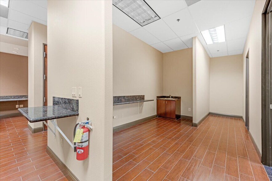 More Photos Of 7206 N Milburn Ave, Fresno Medical For Lease