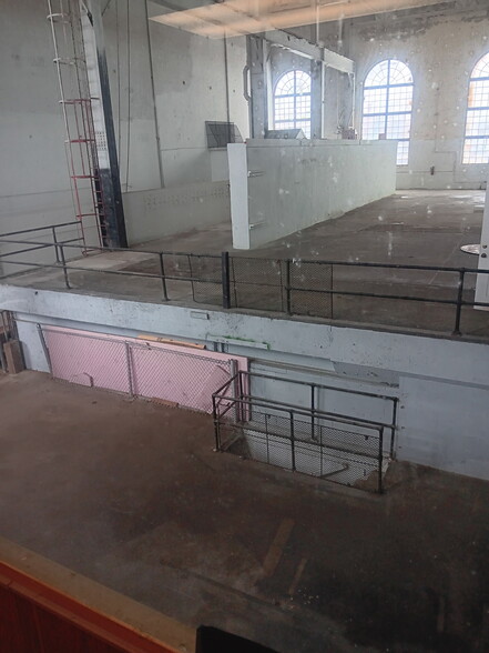 More Photos Of 34 Rapid St, Pontiac Warehouse For Sale