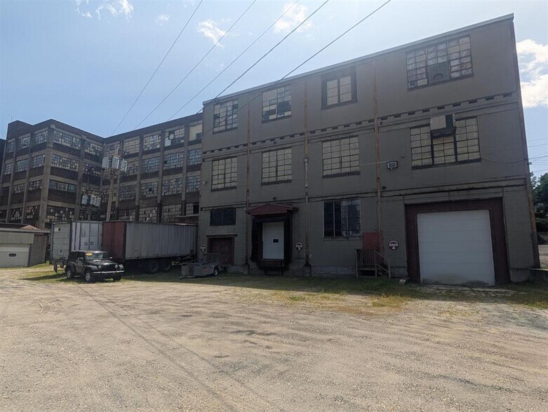 More Photos Of 91 Main St, Claremont Self Storage For Sale