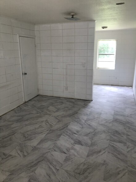 More Photos Of 2810 Fairwest St, Montgomery Apartments For Sale