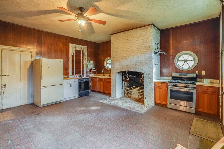 More Photos Of 419 S State St, Dover Office For Sale