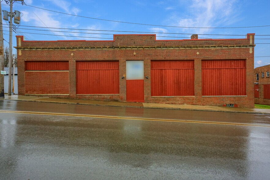 More Photos Of 468 E Washington St, New Castle Manufacturing For Lease
