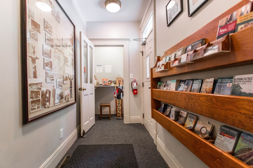 More Photos Of 116 E 46th St, Kansas City Hospitality For Sale