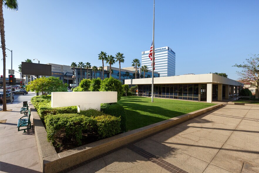 Primary Photo Of 15255 Ventura Blvd, Sherman Oaks Storefront Retail Office For Lease