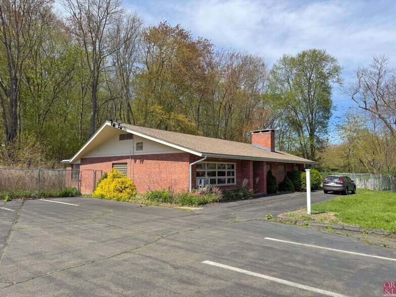 More Photos Of 46-50 N Main St, Branford Medical For Sale