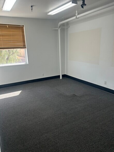 More Photos Of 759 Middlegate Rd, Henderson Warehouse For Lease