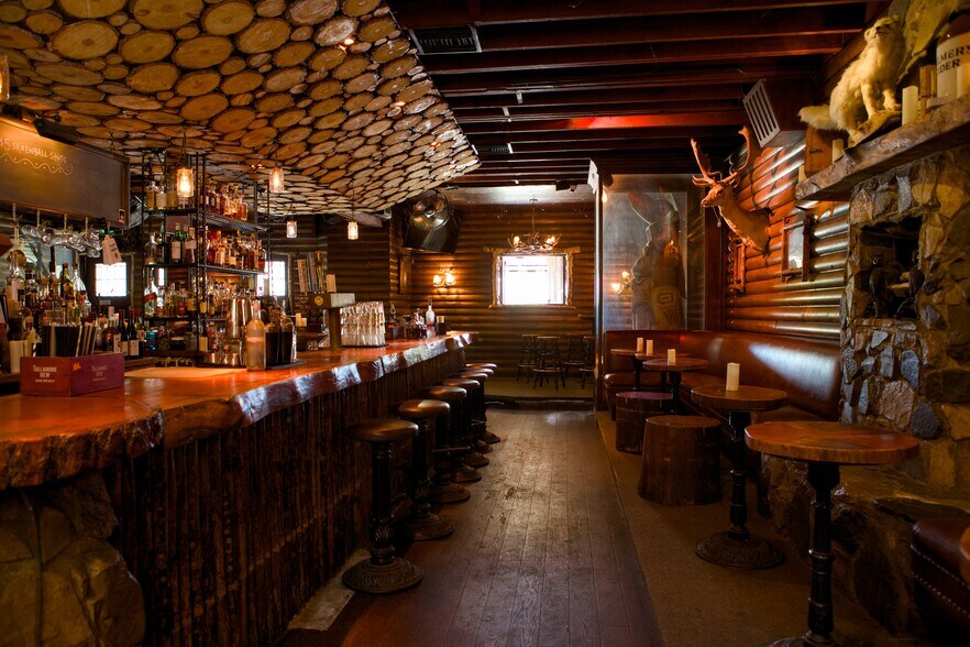 More Photos Of 10939 Venice Blvd, Los Angeles Bar For Sale