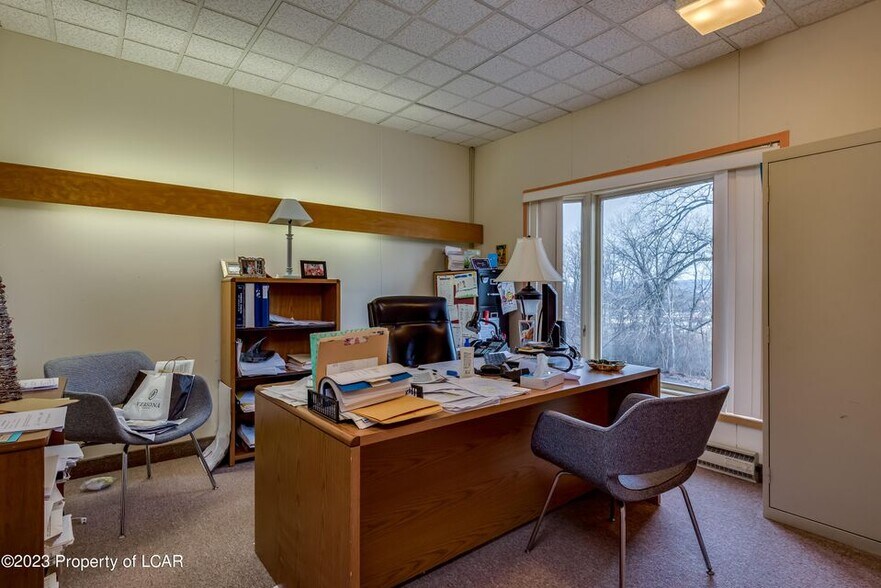 More Photos Of 104 Woodward Hill Rd, Edwardsville Office For Sale