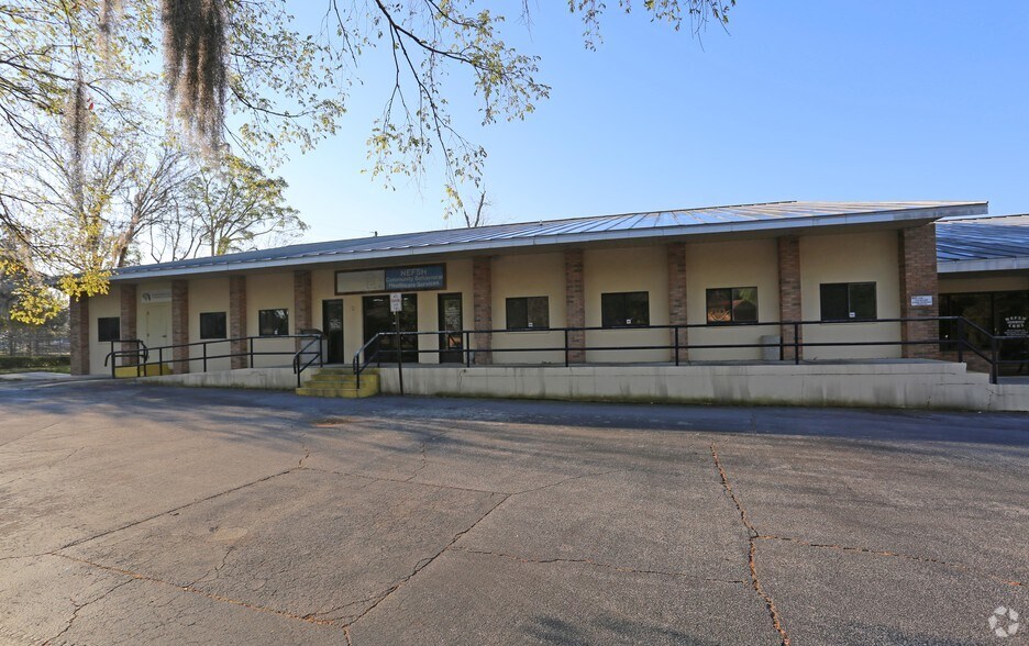 Primary Photo Of 84-98 W Lowder St, Macclenny Medical For Lease