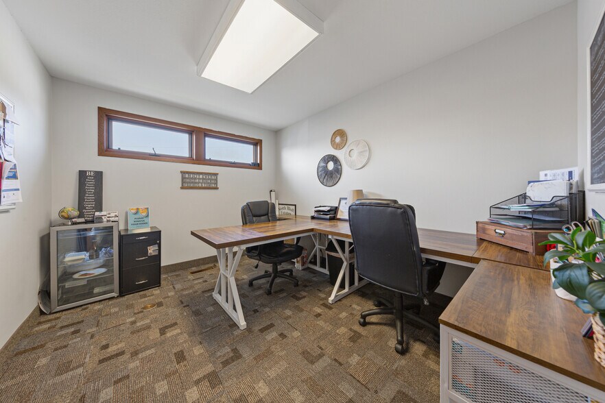 More Photos Of 152 E Pearl St, Owatonna Office For Sale