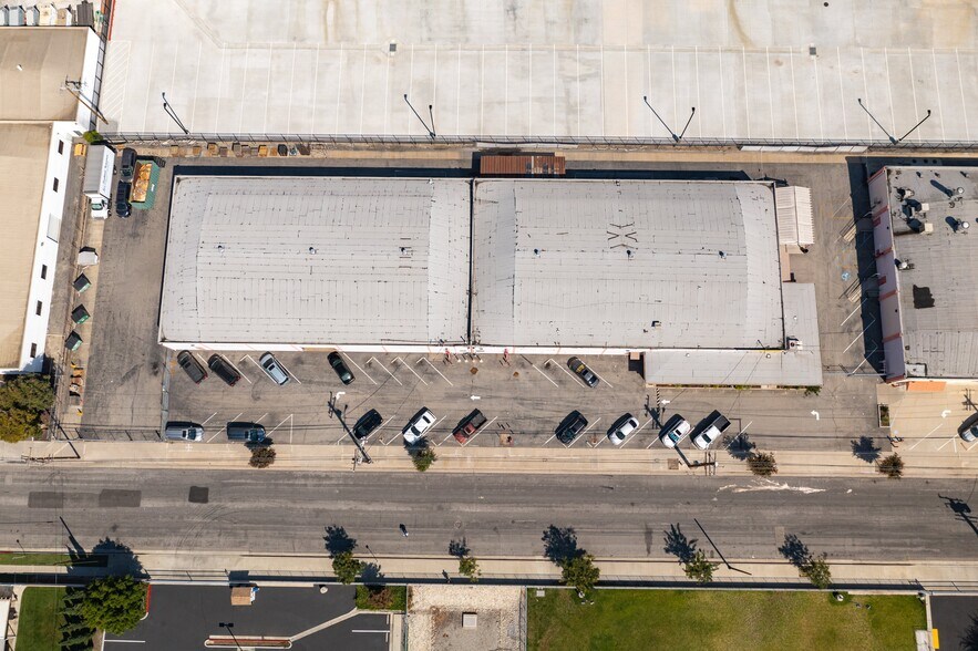 More Photos Of 9501 E Washburn Rd, Downey Warehouse For Sale