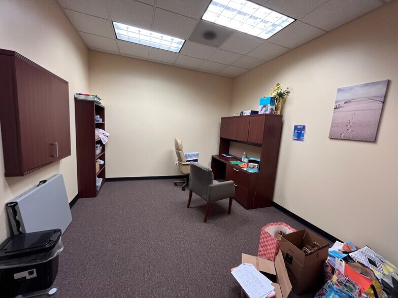 More Photos Of 235 Remington Blvd, Bolingbrook Office For Lease