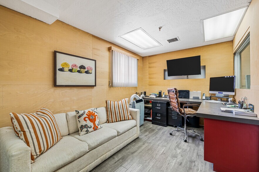 More Photos Of 4775-4779 E Ramon Rd, Palm Springs Warehouse For Sale