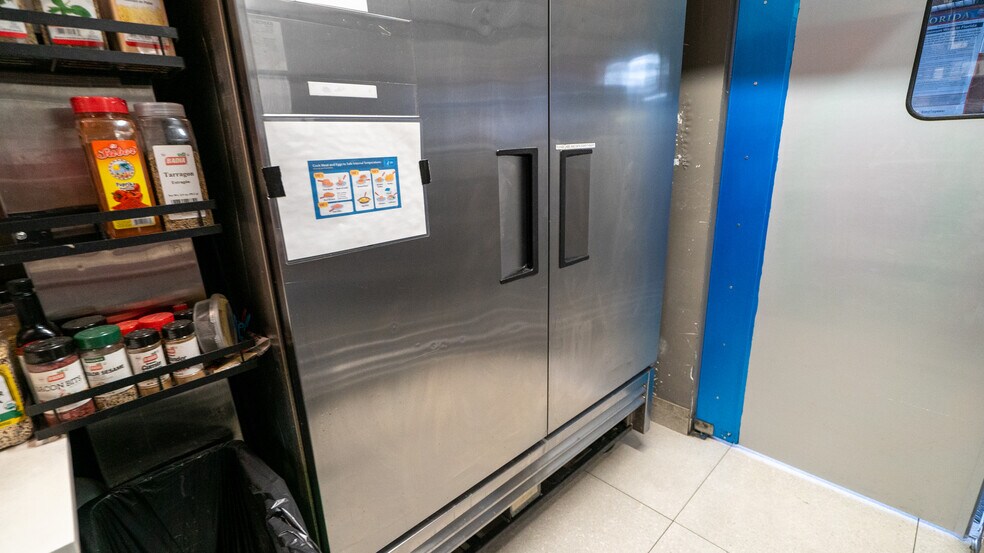 More Photos Of 201-205 NE 31st St, Oakland Park Restaurant For Lease