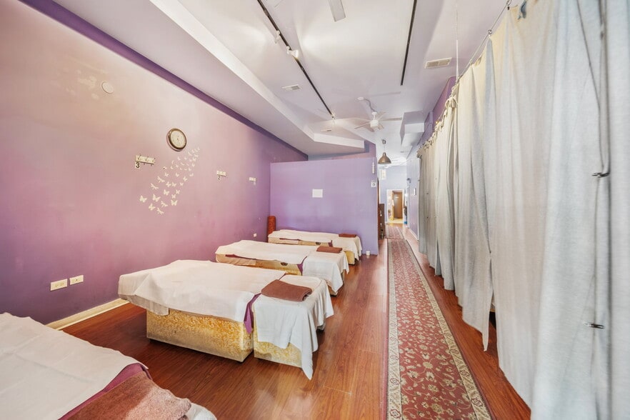 More Photos Of 114-120 N Halsted St, Chicago Storefront Retail Office For Sale