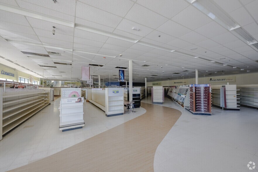 More Photos Of 1207 Acushnet Ave, New Bedford Drugstore For Lease