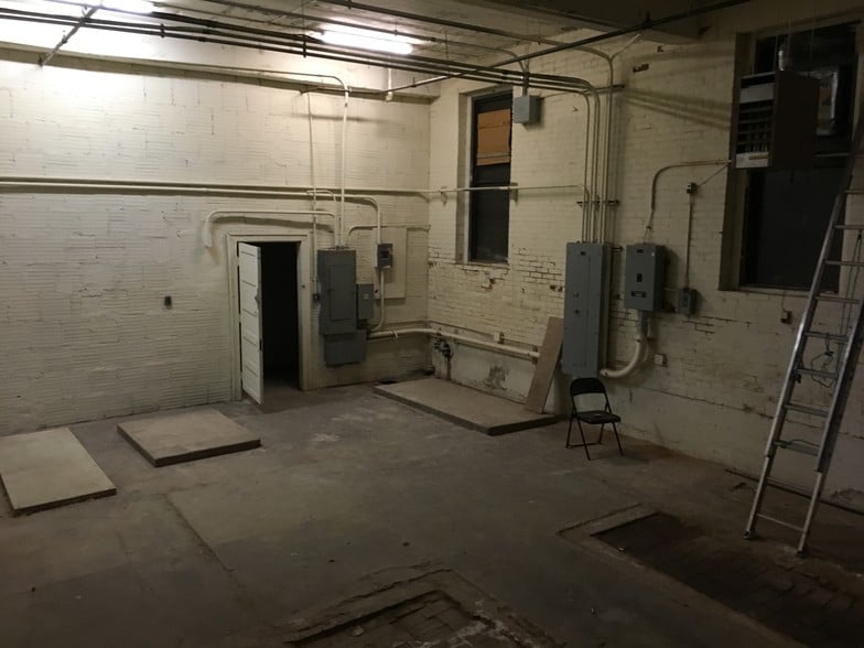 More Photos Of 1400 NW 3rd St, Oklahoma City Schools For Sale