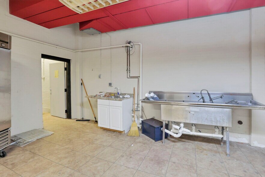 More Photos Of 300 E Auburn Ave, Springfield Office For Sale