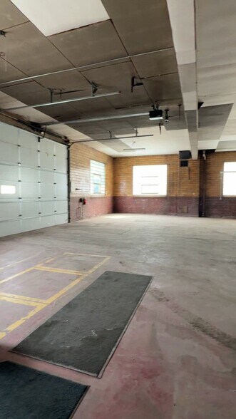 Primary Photo Of 1600 1st Ave NE, Austin Warehouse For Sale