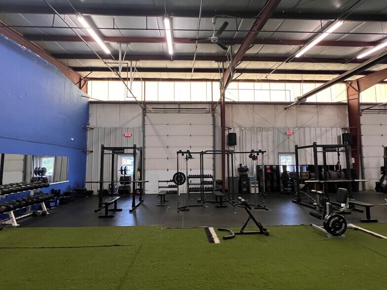 More Photos Of 101 Peoples Dr, Newark Warehouse For Lease