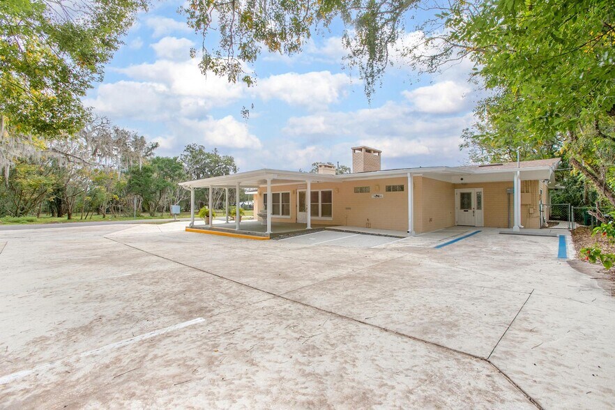 More Photos Of 1025 W New York Ave, Deland Coworking Space