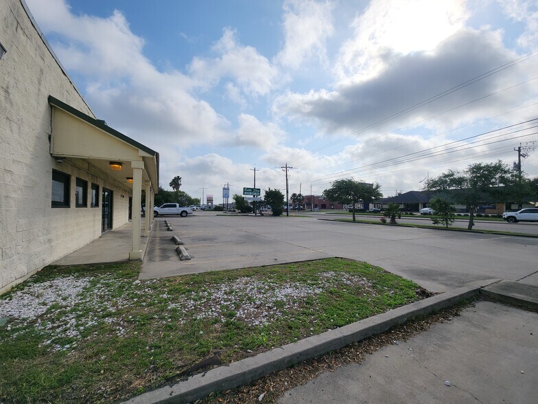 More Photos Of 7109 S Staples St, Corpus Christi General Retail For Sale