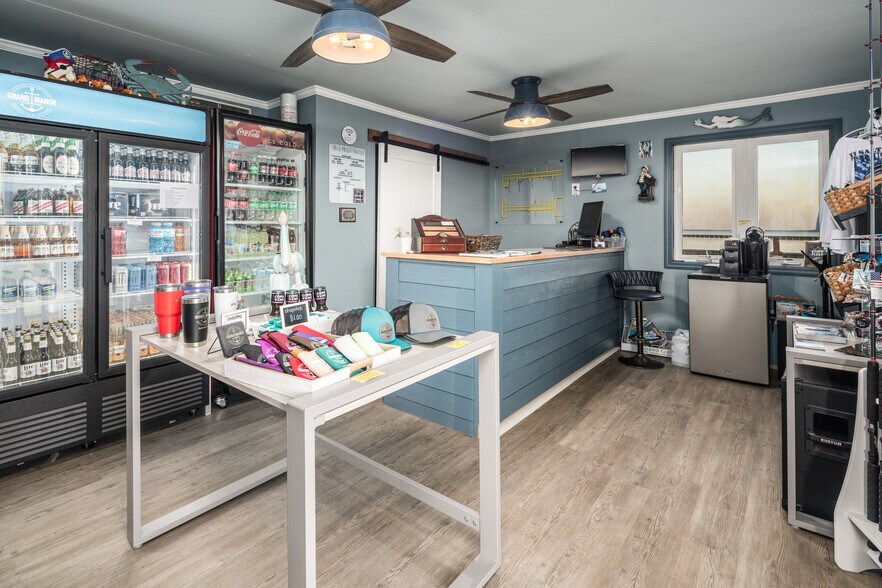 More Photos Of 738 E Main St, Belhaven Hotel For Sale