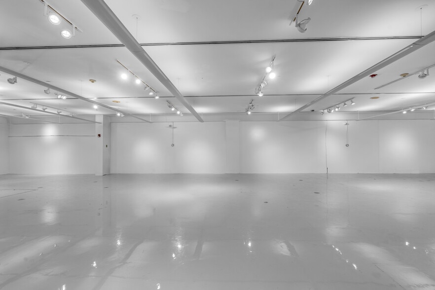 More Photos Of 721 Collins Ave, Miami Beach Storefront For Sale
