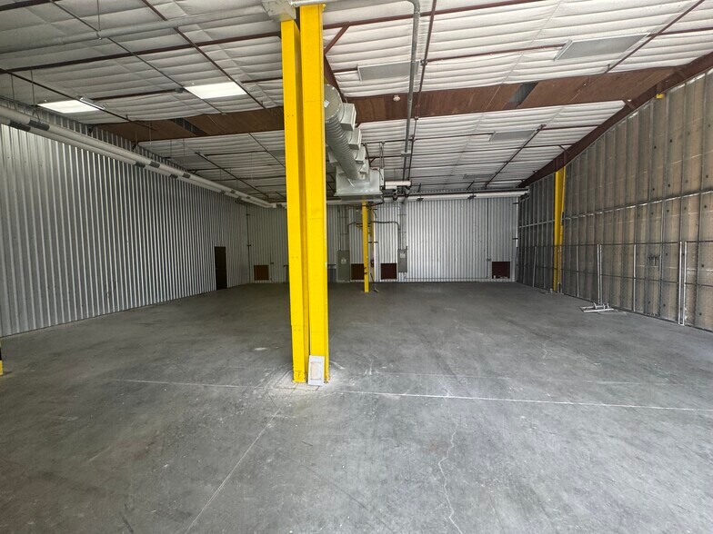More Photos Of 2251 Topline Way, Brooksville Manufacturing For Lease