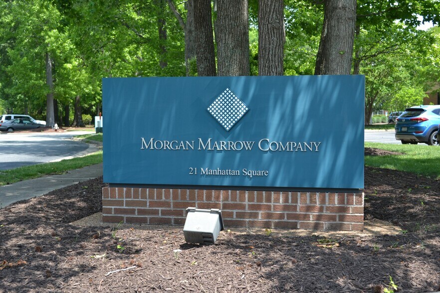 More Photos Of 21 Manhattan Sq, Hampton Office For Sale