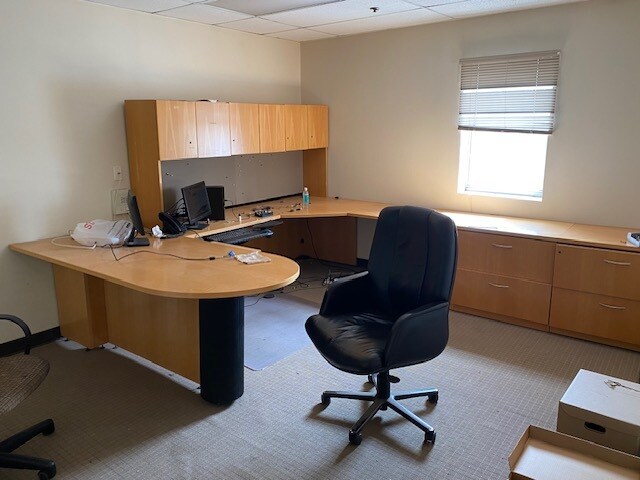 More Photos Of 95 Freeway Dr W, Orange Warehouse For Lease