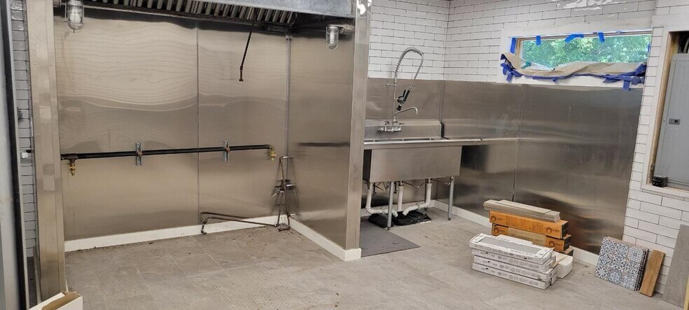 More Photos Of 10 Little Neck Rd, Centerport Storefront For Lease