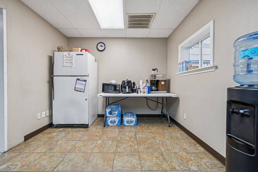 More Photos Of 3502 Dickerson Pike, Nashville Flex For Sale