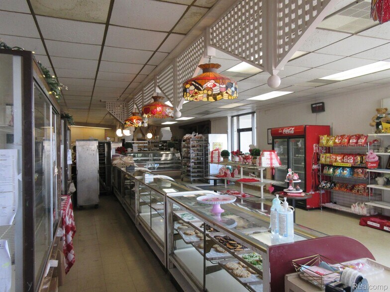 More Photos Of 19200 Kelly Rd, Detroit Restaurant For Sale
