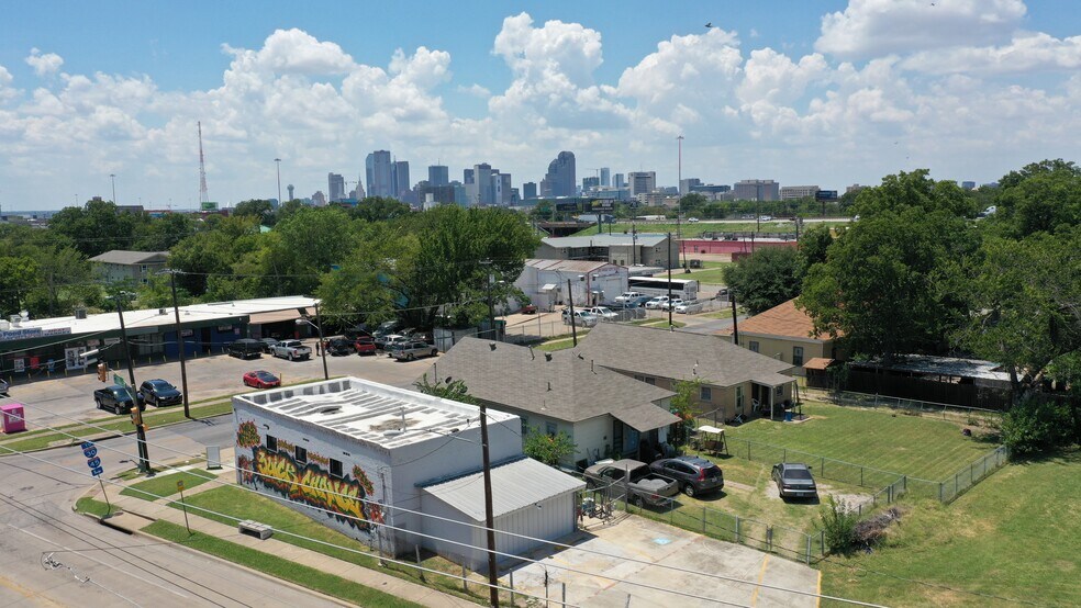 More Photos Of 820 S Carroll Ave, Dallas Freestanding For Lease