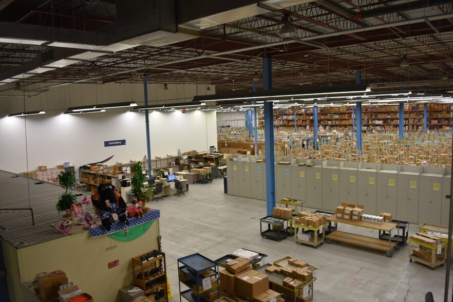 More Photos Of 2400 118th Ave N, Saint Petersburg Manufacturing For Sale