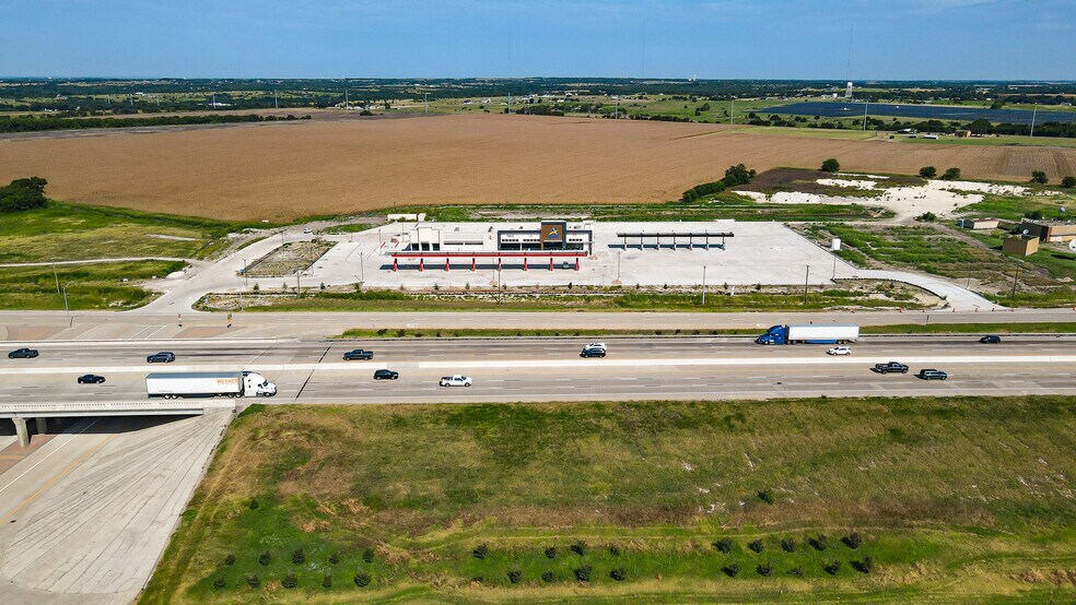 More Photos Of 206 I-35, Eddy General Retail For Lease
