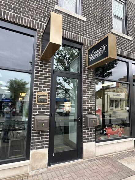 More Photos Of 14-20 W Main St, Carmel Storefront Retail Office For Lease